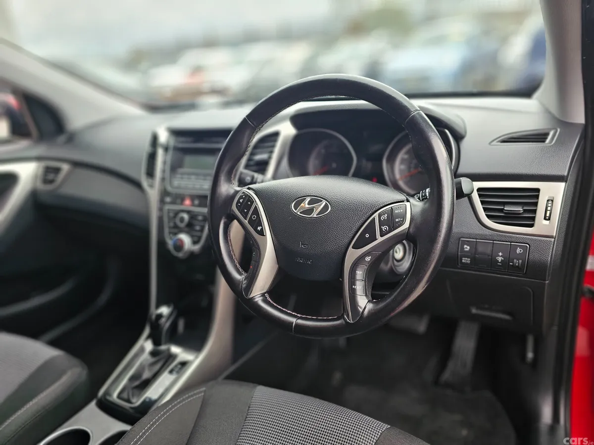 Hyundai i30 Hatchback, Diesel, 2013, Red