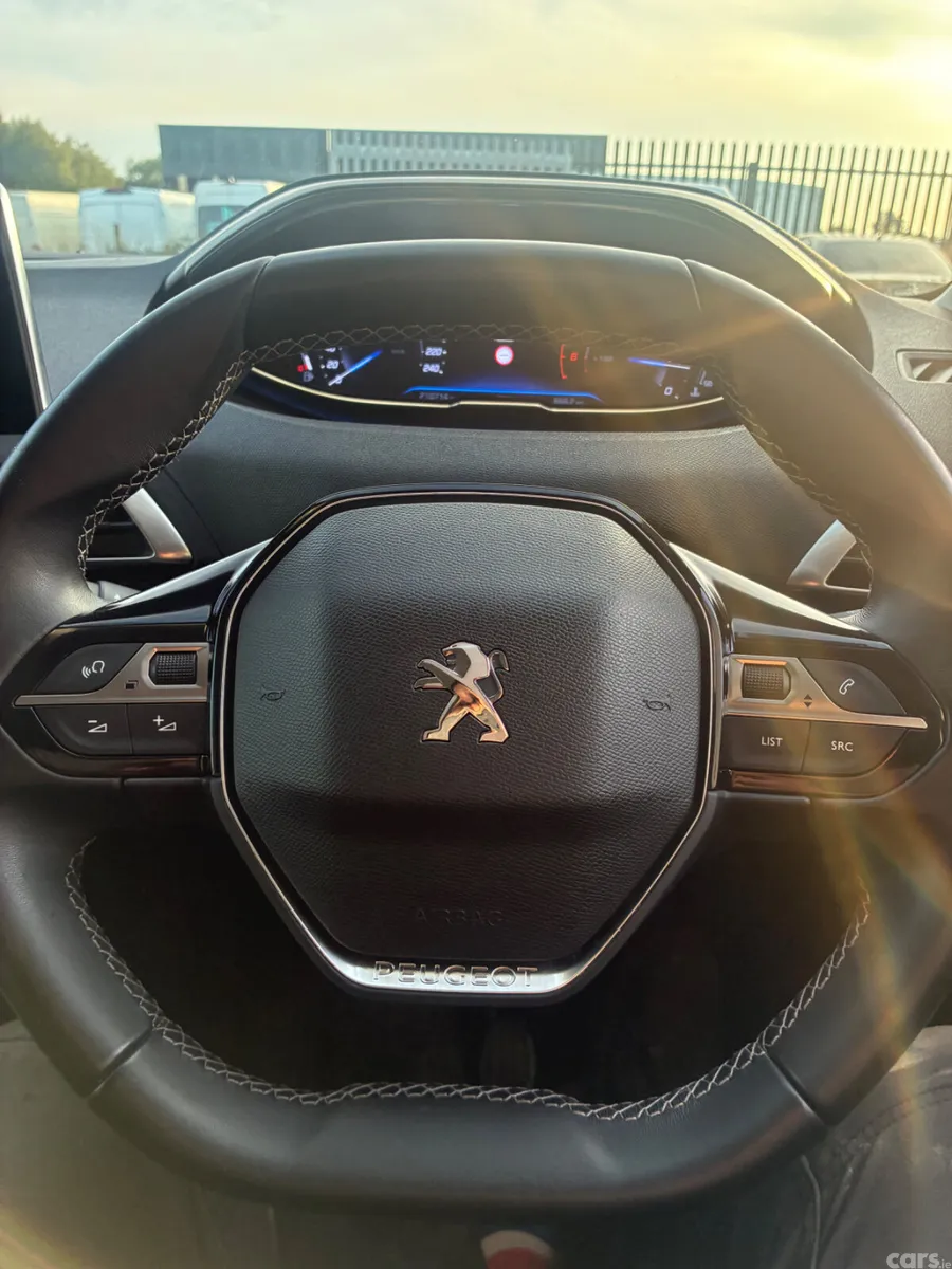 Peugeot 5008 MPV, Diesel, 2019, White