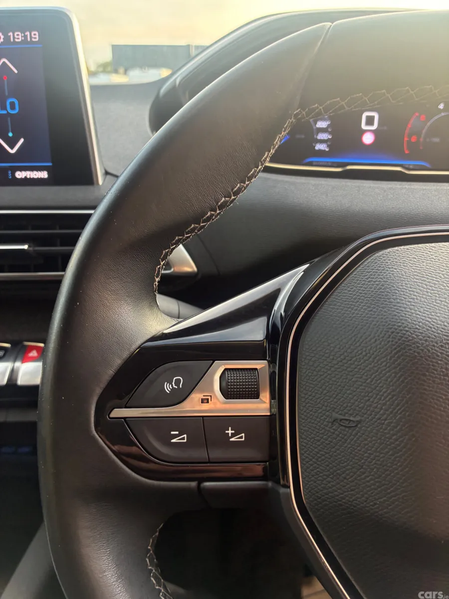 Peugeot 5008 MPV, Diesel, 2019, White