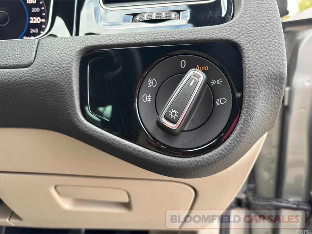Volkswagen Golf Hatchback, Diesel, 2019, Grey