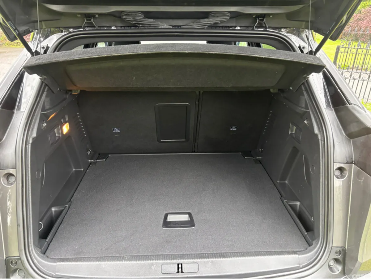 Peugeot 3008 MPV, Diesel, 2024, Grey