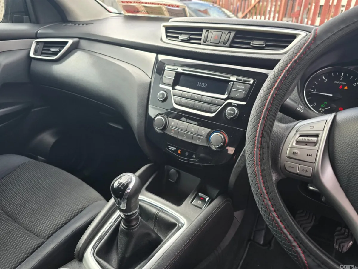 Nissan Qashqai SUV, Diesel, 2014, Brown