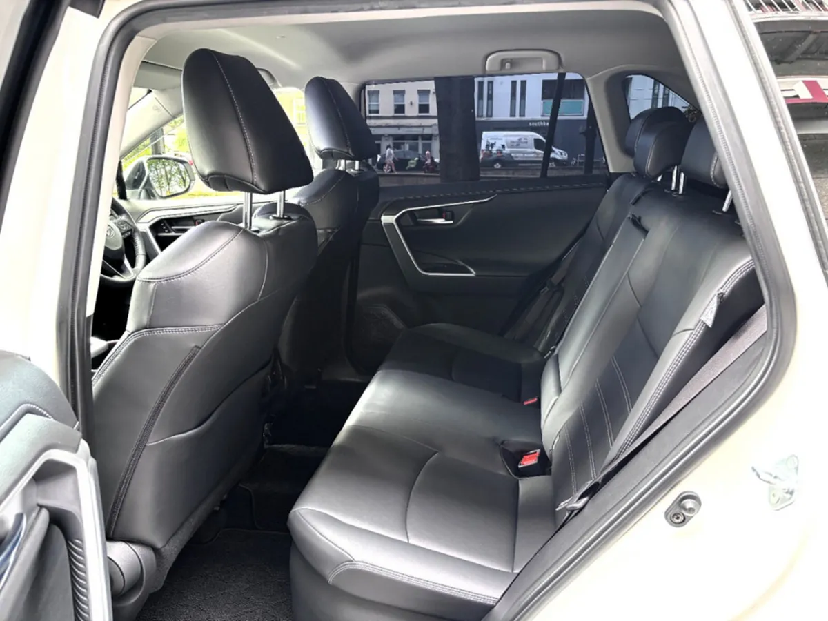 Toyota RAV4 SUV, Petrol Hybrid, 2021, White