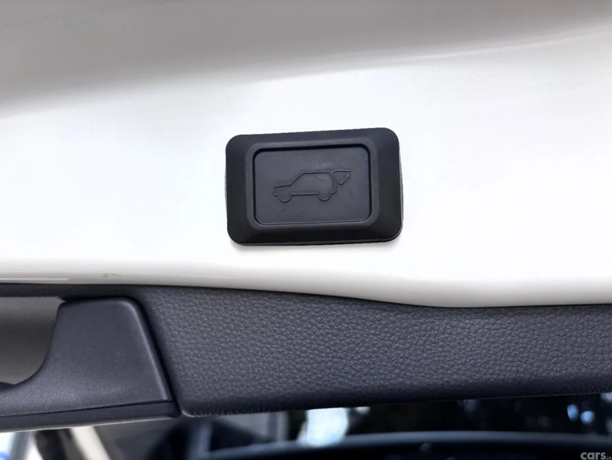 Toyota RAV4 SUV, Petrol Hybrid, 2021, White