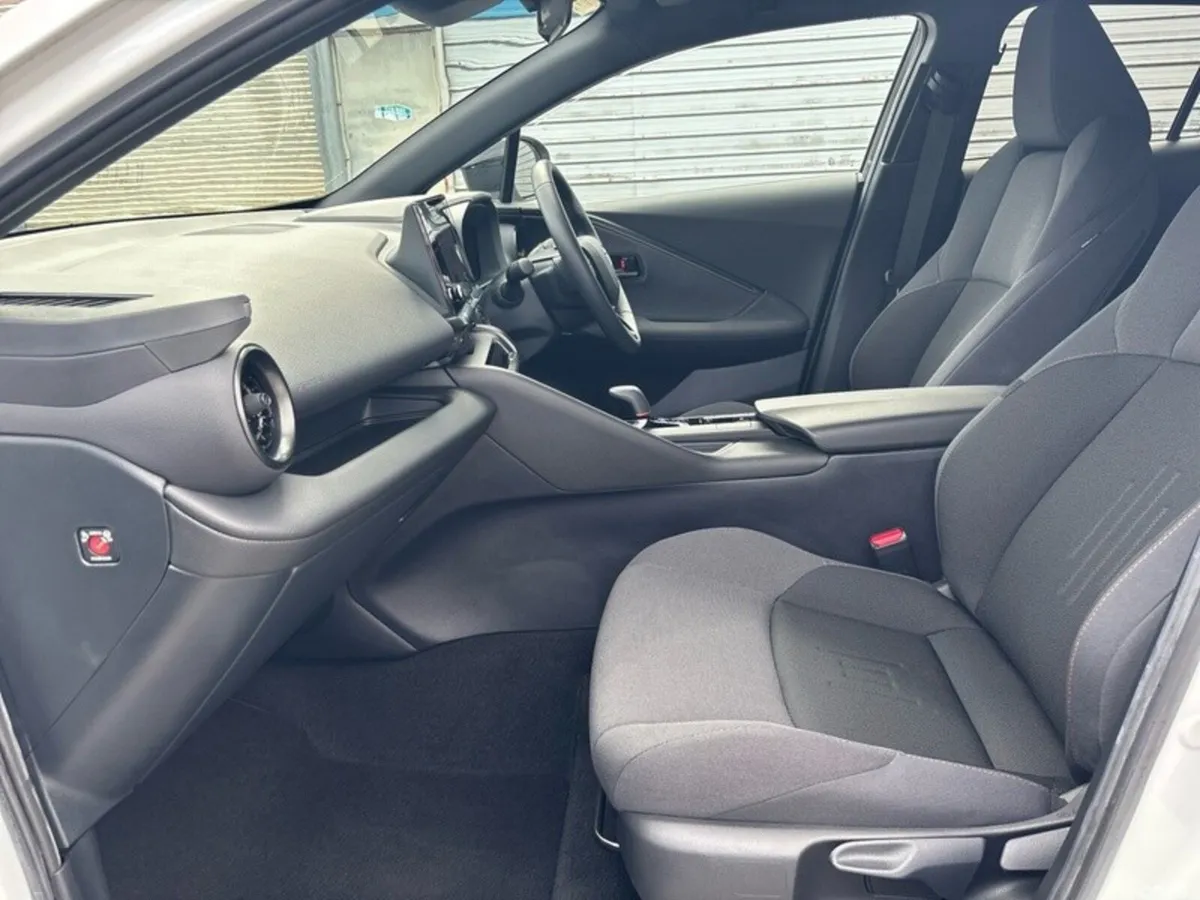 Toyota C-HR SUV, Petrol Hybrid, 2025, White