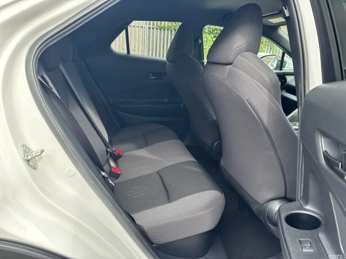 Toyota C-HR SUV, Petrol Hybrid, 2025, White