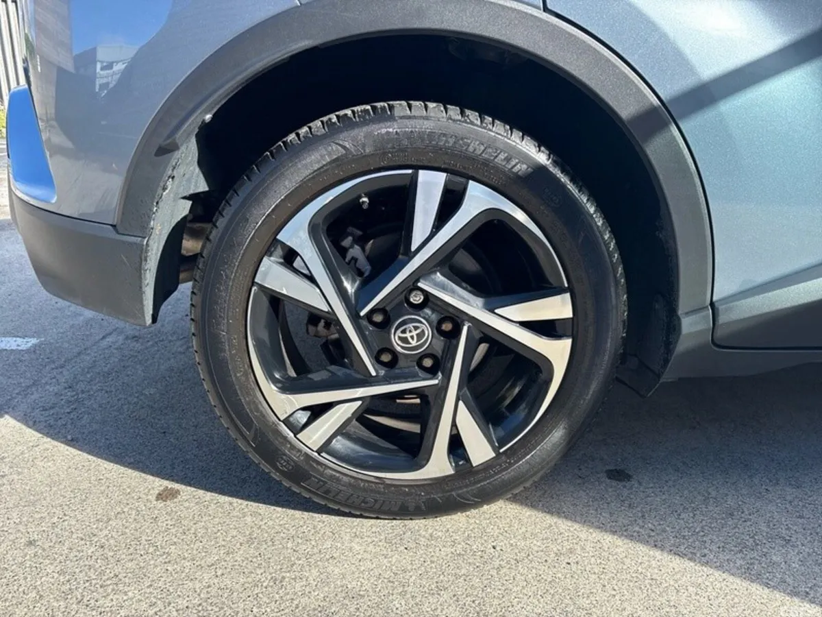 Toyota C-HR SUV, Petrol Hybrid, 2023, Grey
