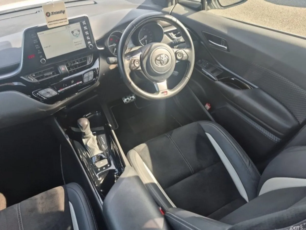 Toyota C-HR SUV, Petrol Hybrid, 2020, White