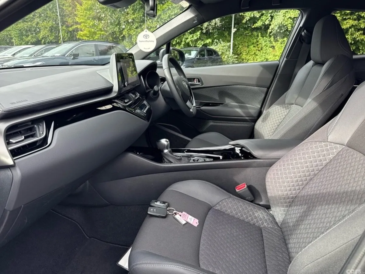 Toyota C-HR SUV, Petrol Hybrid, 2023, Grey