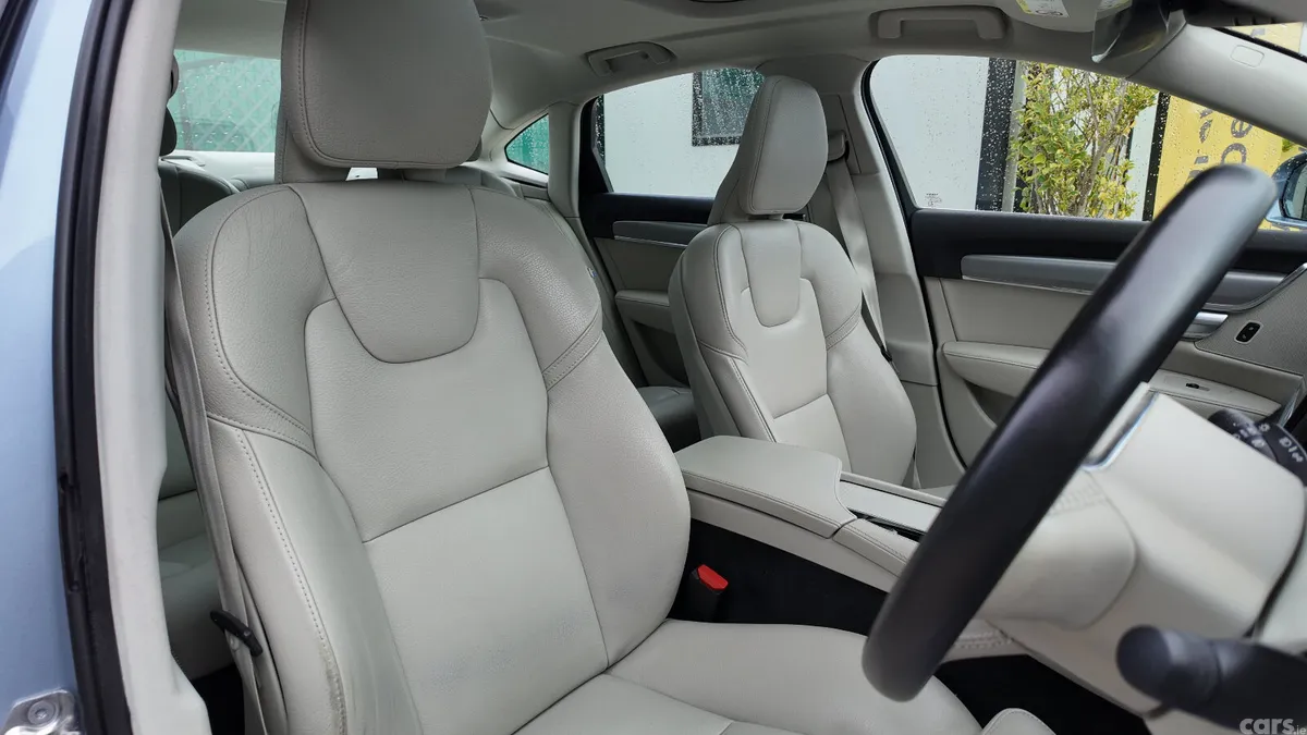 Volvo S90 Saloon, Diesel, 2020, Blue