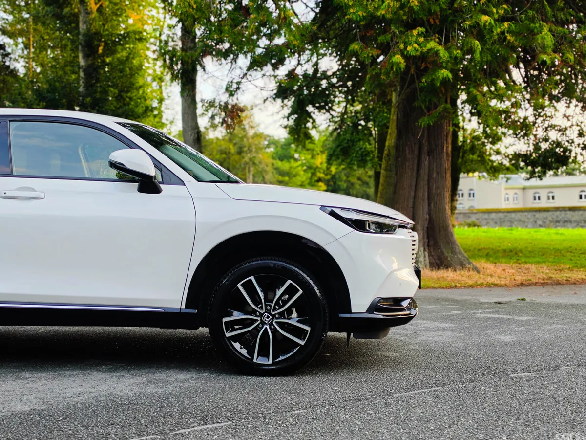 Honda Vezel SUV, Petrol Hybrid, 2021, White