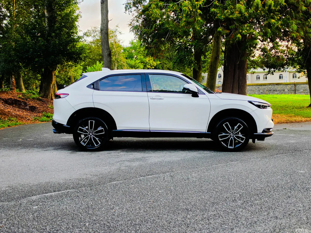 Honda Vezel SUV, Petrol Hybrid, 2021, White