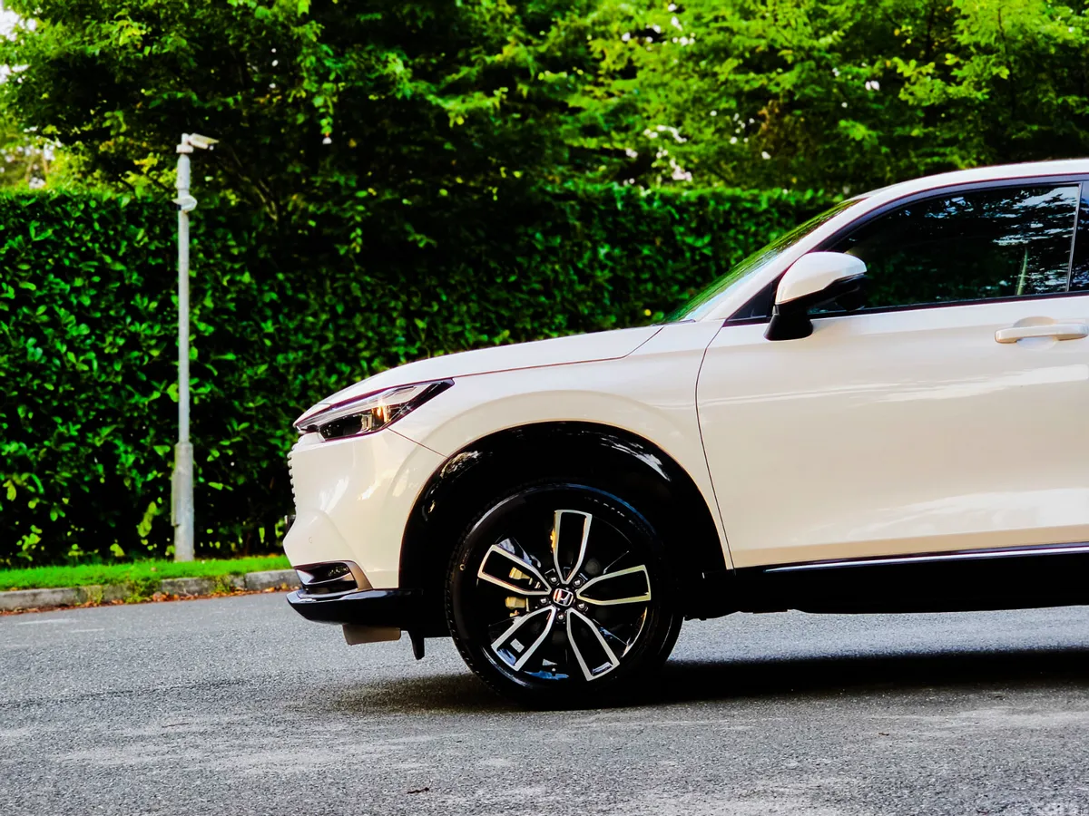 Honda Vezel SUV, Petrol Hybrid, 2021, White