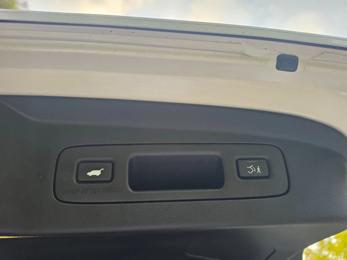 Honda Vezel SUV, Petrol Hybrid, 2021, White