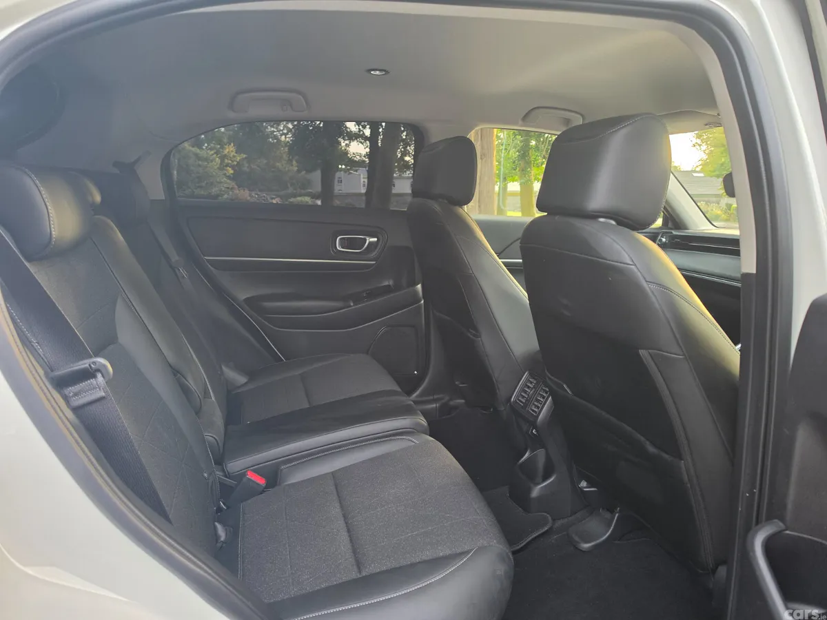 Honda Vezel SUV, Petrol Hybrid, 2021, White