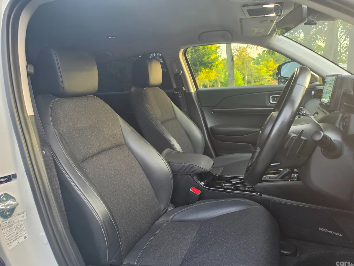 Honda Vezel SUV, Petrol Hybrid, 2021, White