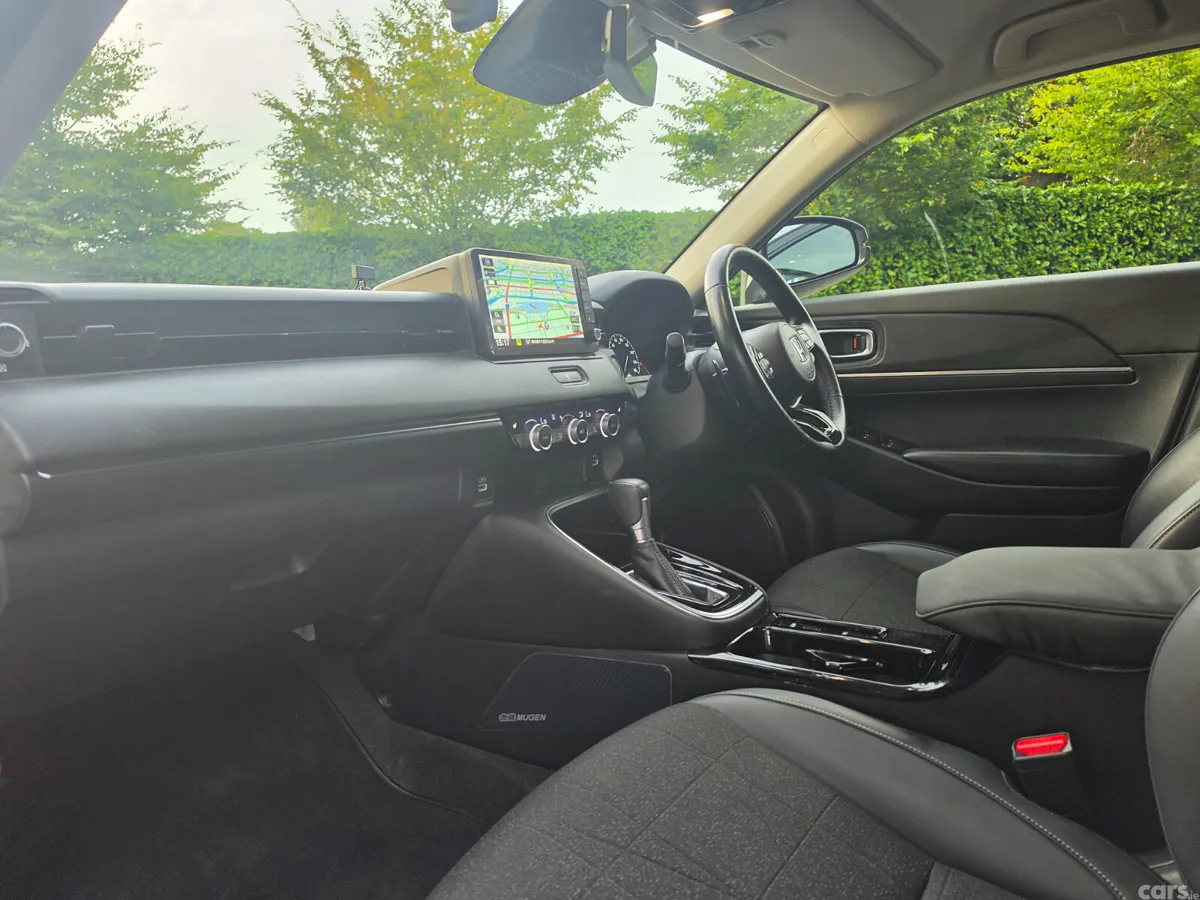 Honda Vezel SUV, Petrol Hybrid, 2021, White