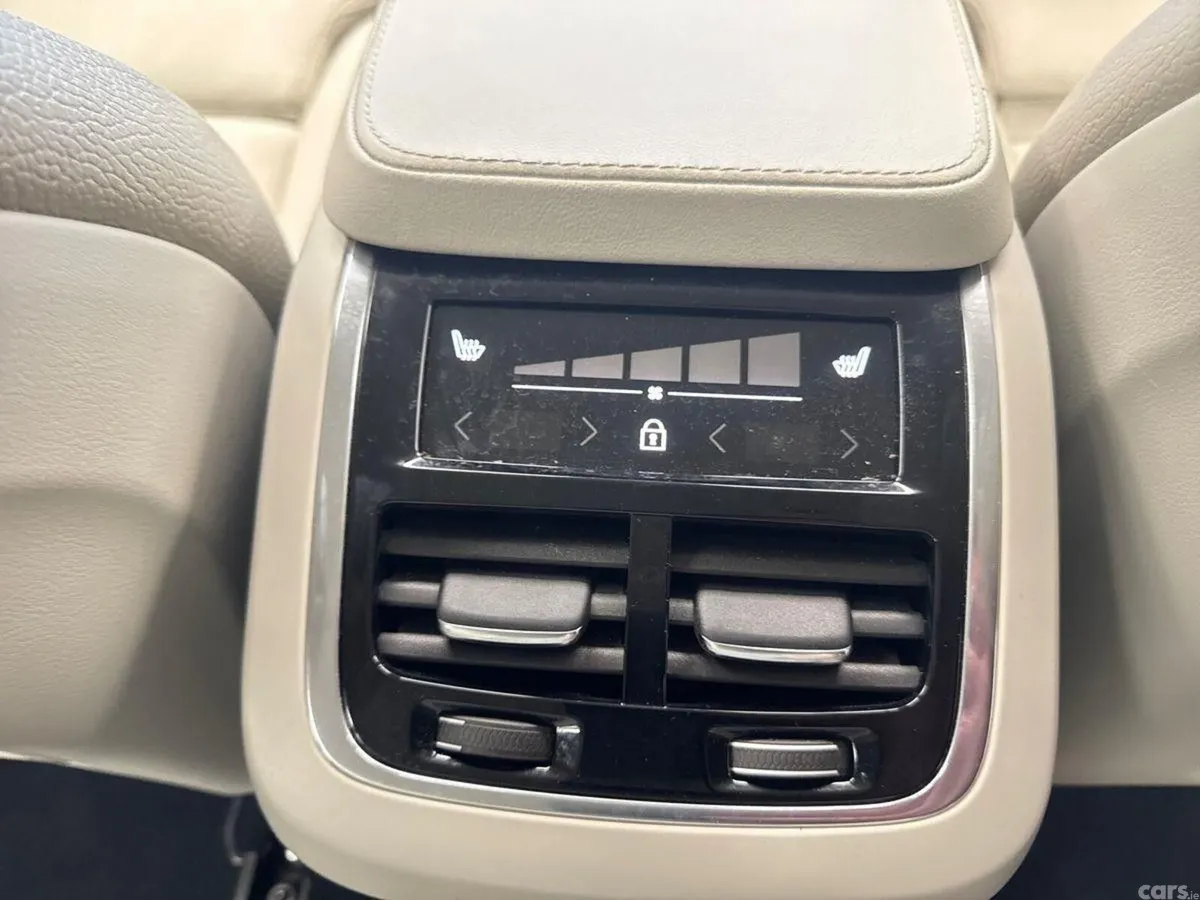 Volvo XC90 SUV, Petrol Plug-in Hybrid, 2024, Black