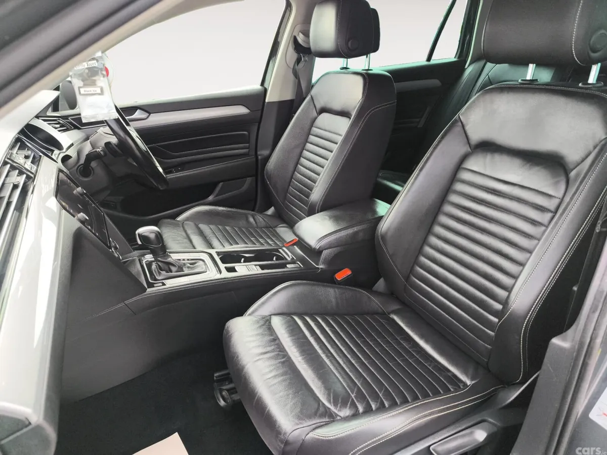 Volkswagen Passat Saloon, Diesel, 2020, Grey