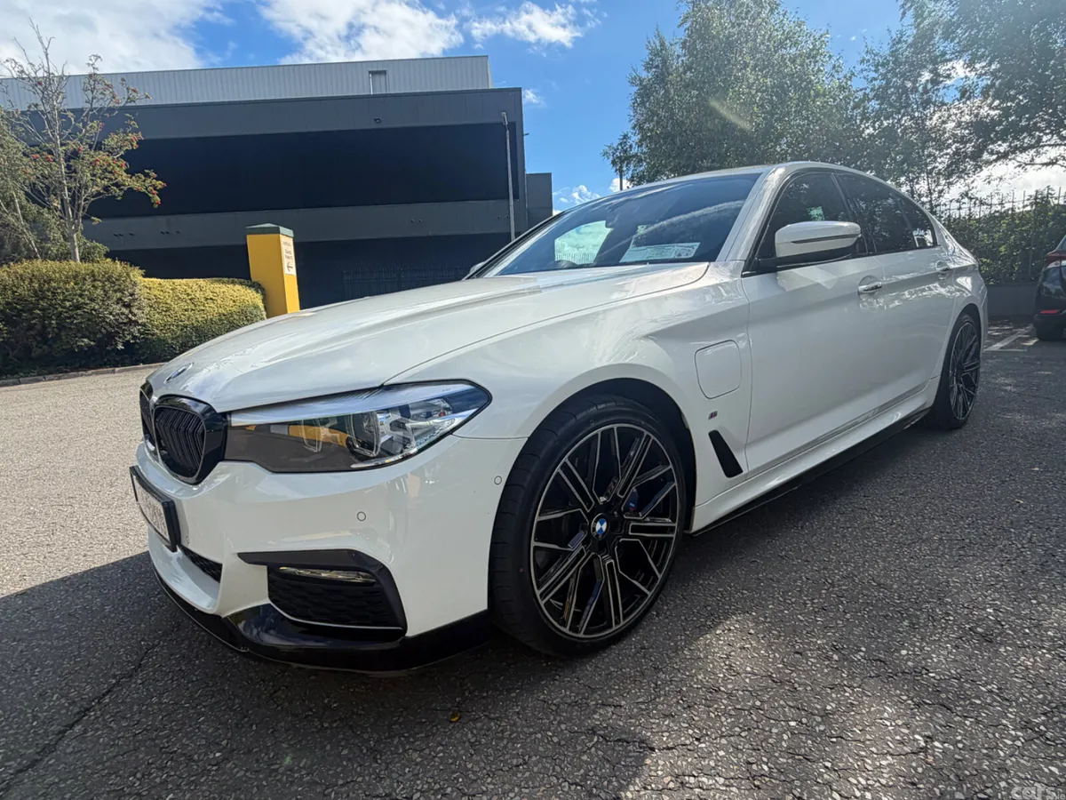 BMW 5-Series Saloon, Petrol Plug-in Hybrid, 2018, White