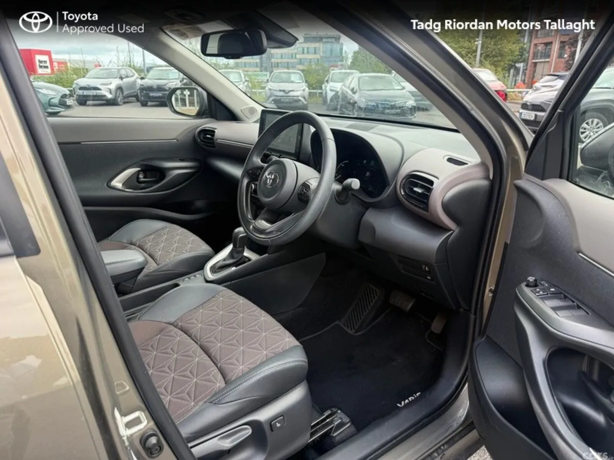 Toyota Yaris Cross Hatchback, Petrol Hybrid, 2024, Bronze
