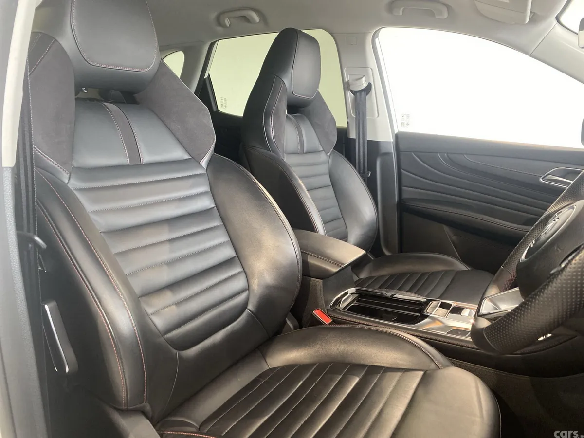 MG HS SUV, Petrol Hybrid, 2024, White