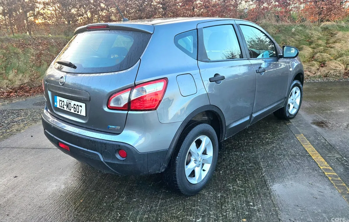 Nissan Qashqai Hatchback, Diesel, 2013, Grey