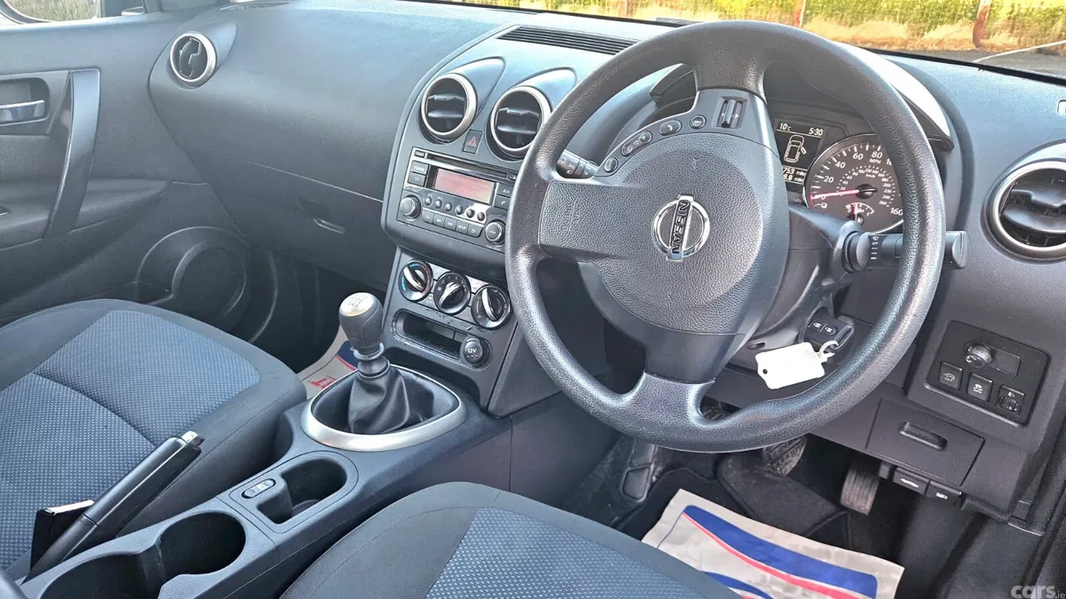 Nissan Qashqai Hatchback, Diesel, 2013, Grey