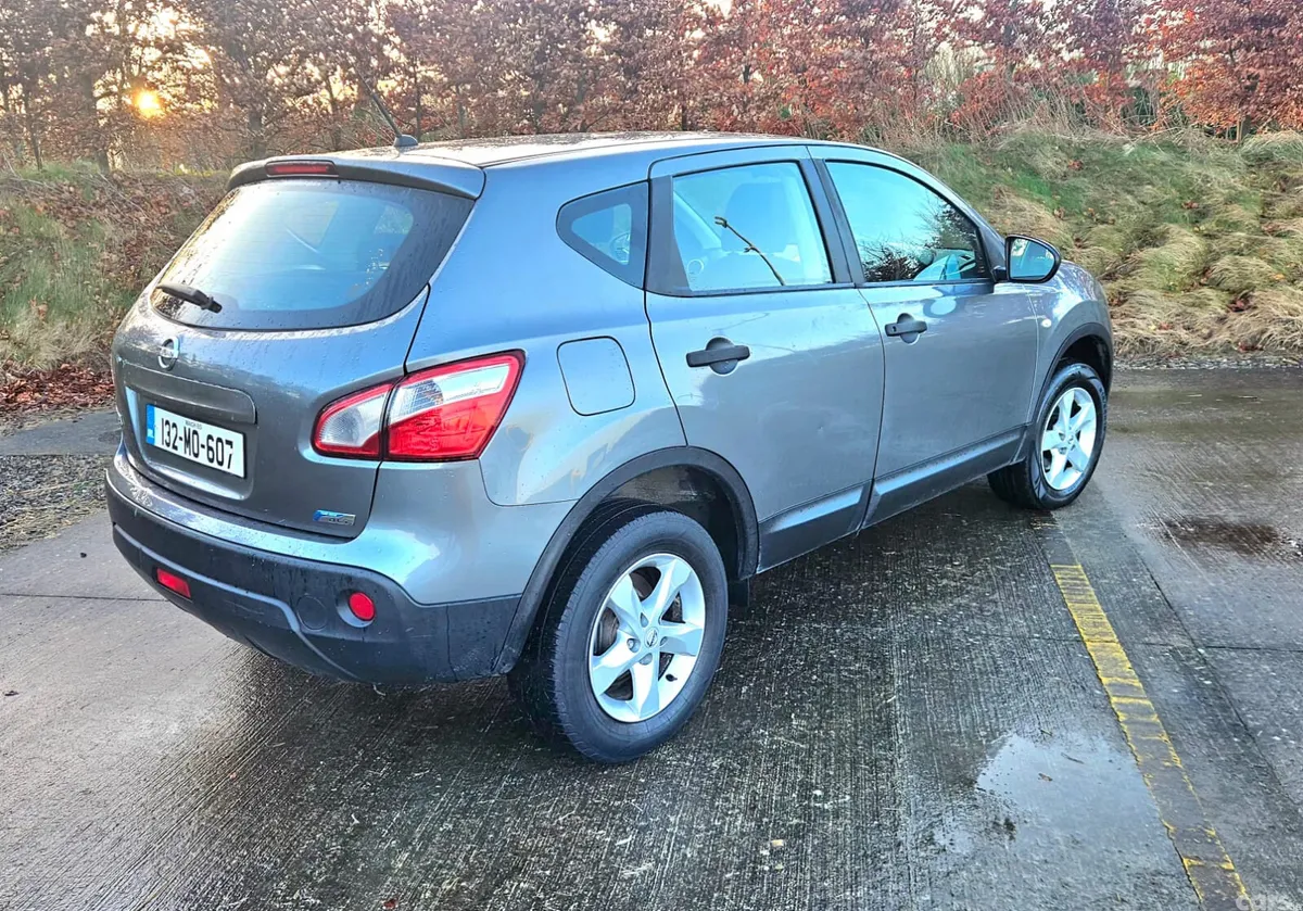 Nissan Qashqai Hatchback, Diesel, 2013, Grey