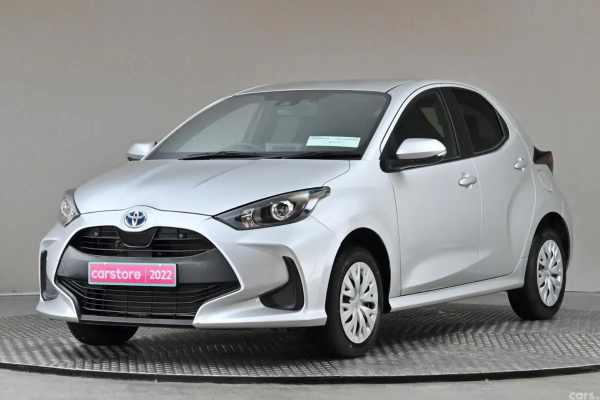 Toyota Yaris Hatchback, Petrol Hybrid, 2022, Silver