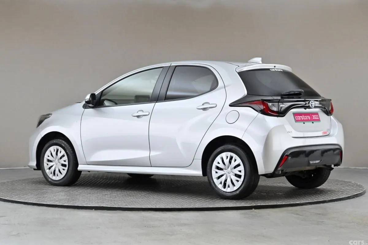 Toyota Yaris Hatchback, Petrol Hybrid, 2022, Silver