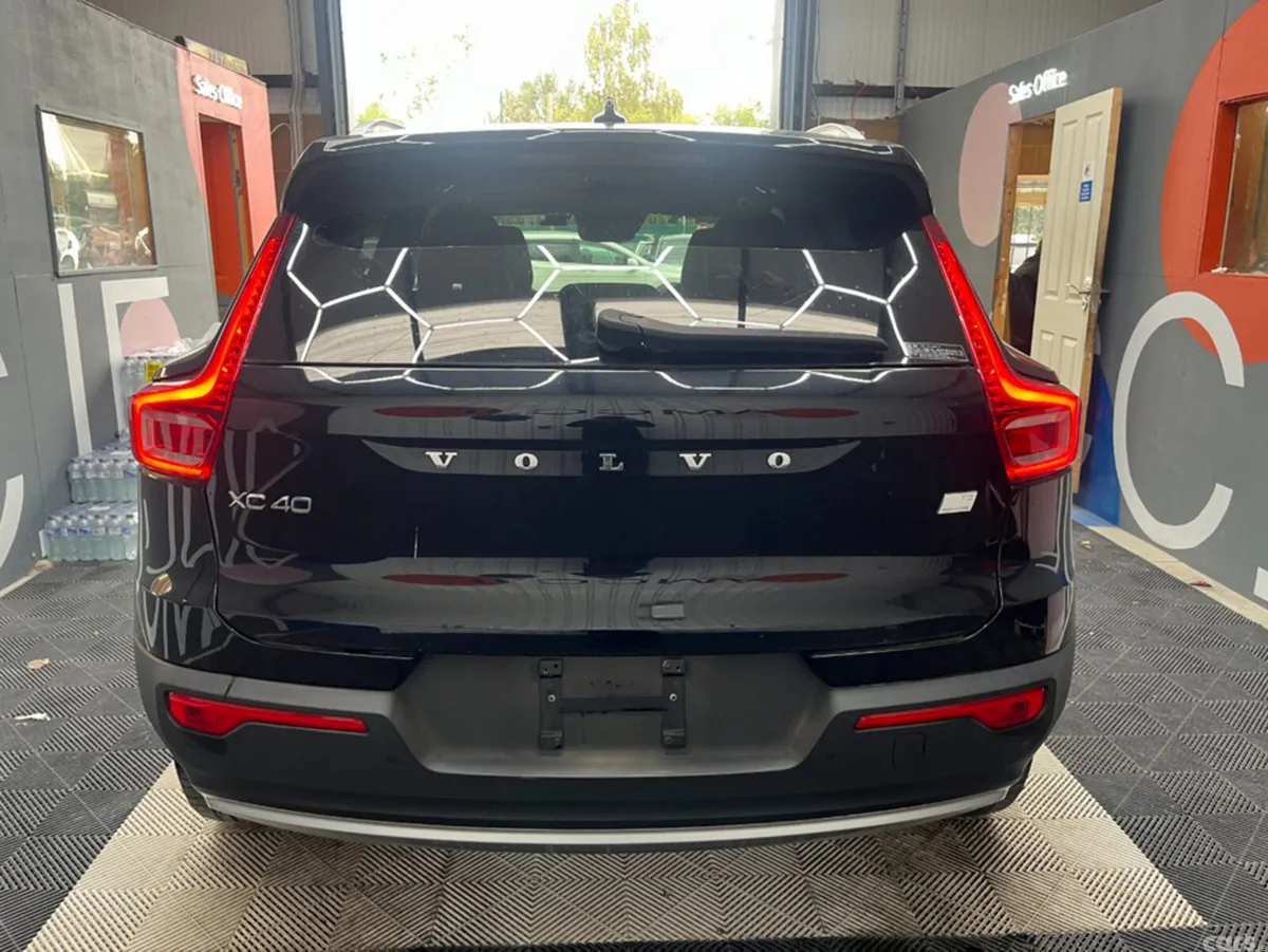 Volvo XC40 SUV, Petrol Hybrid, 2021, Black
