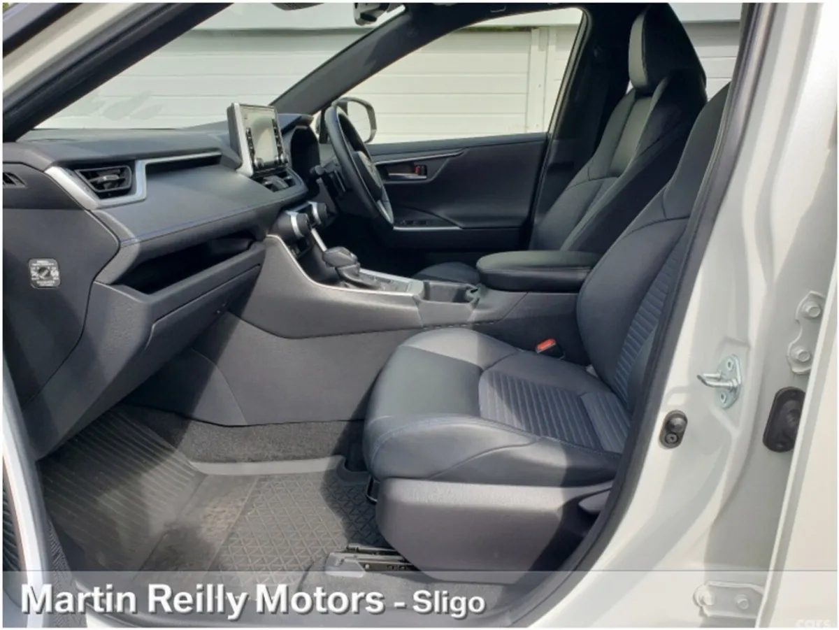 Toyota RAV4 SUV, Petrol Hybrid, 2022, White