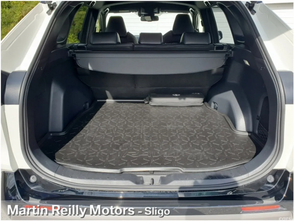 Toyota RAV4 SUV, Petrol Hybrid, 2022, White