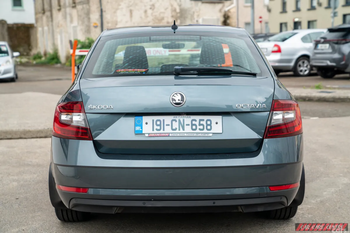Skoda Octavia Saloon, Diesel, 2019, Grey
