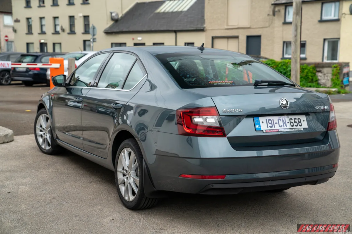 Skoda Octavia Saloon, Diesel, 2019, Grey
