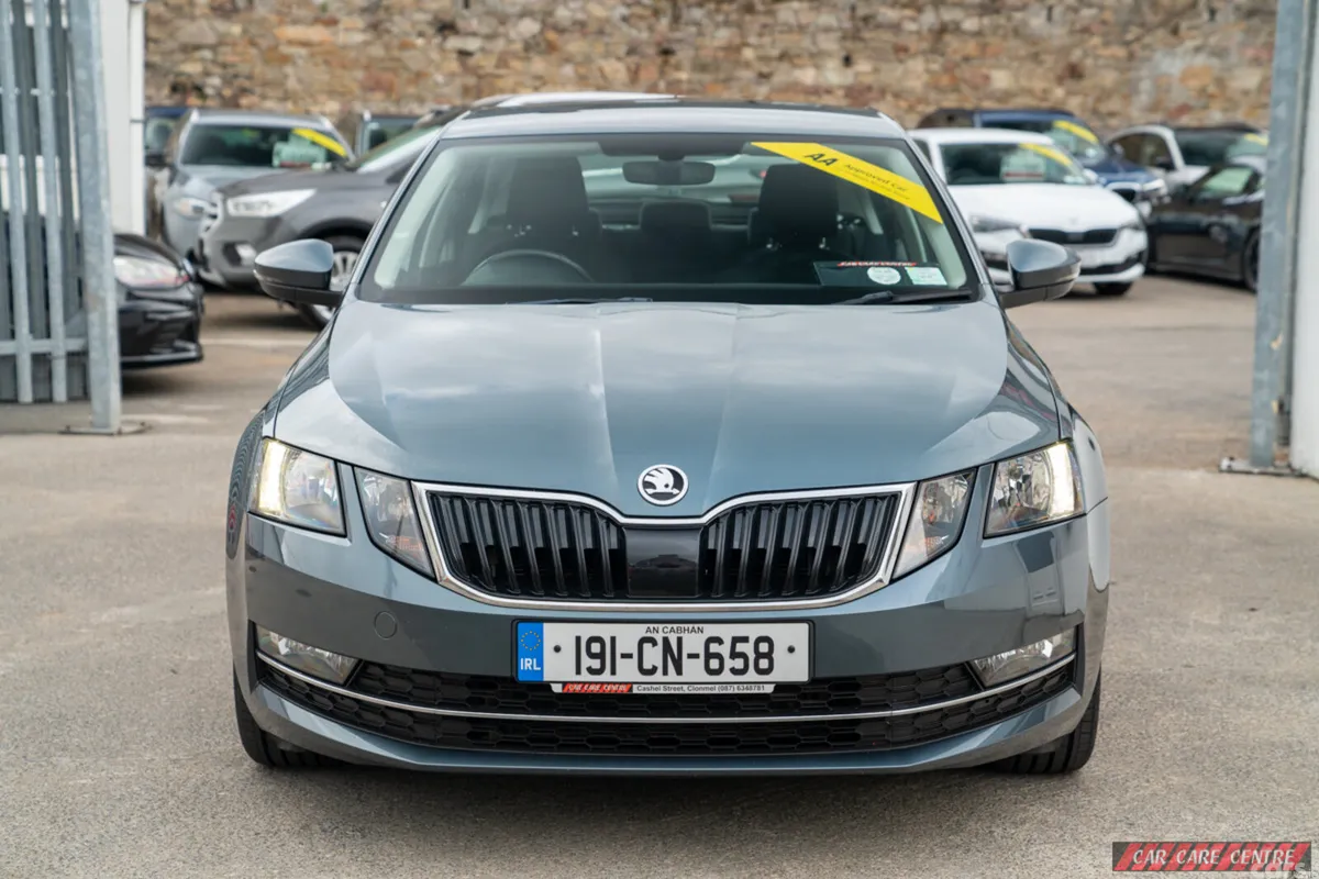 Skoda Octavia Saloon, Diesel, 2019, Grey