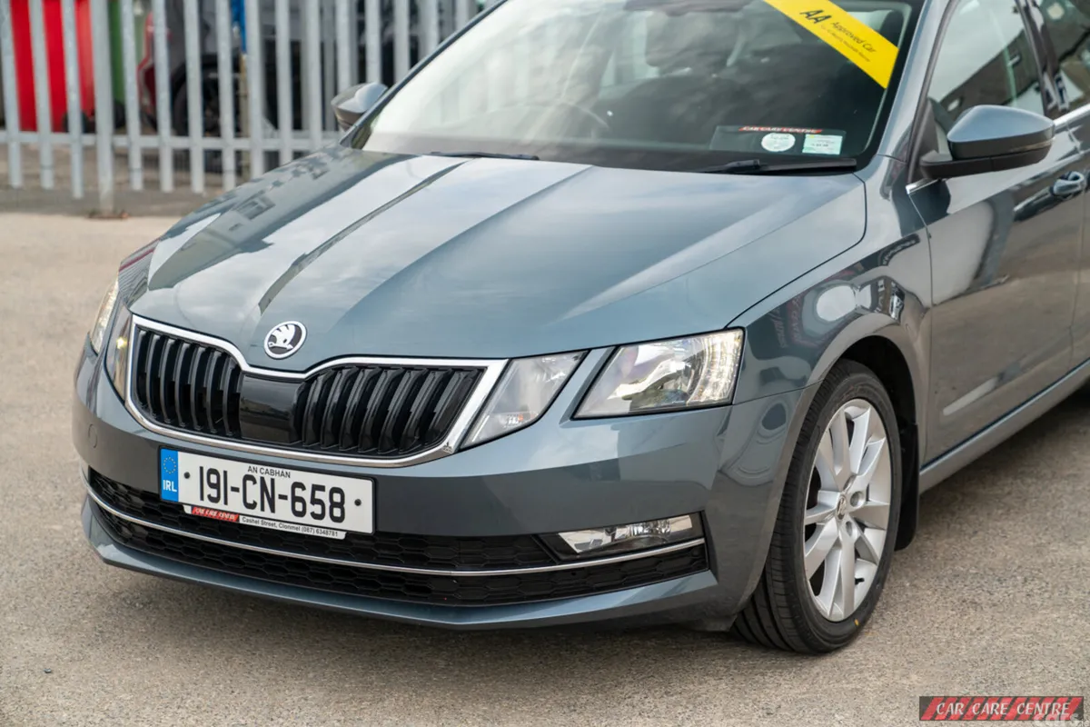 Skoda Octavia Saloon, Diesel, 2019, Grey