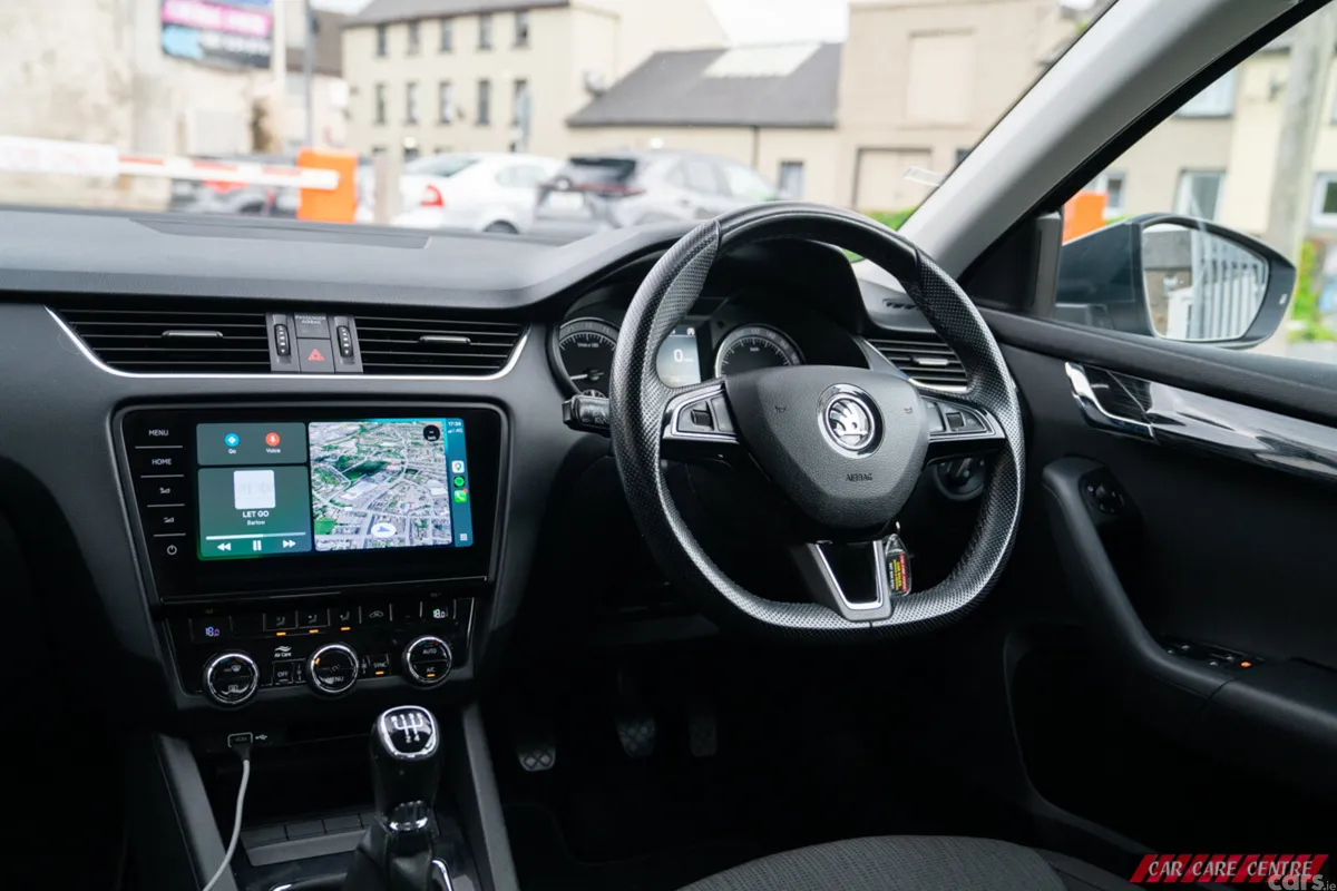 Skoda Octavia Saloon, Diesel, 2019, Grey