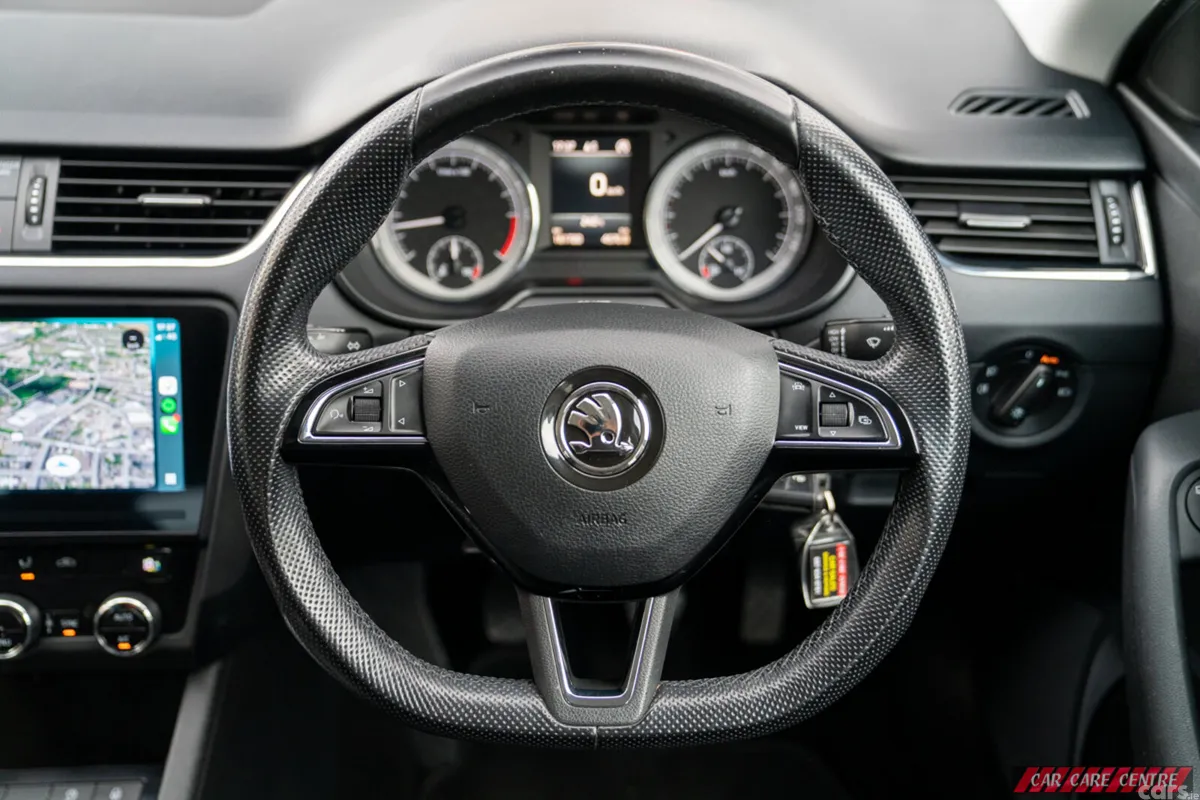 Skoda Octavia Saloon, Diesel, 2019, Grey