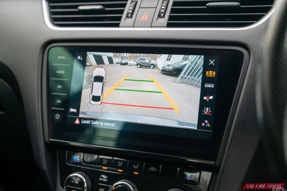 Skoda Octavia Saloon, Diesel, 2019, Grey