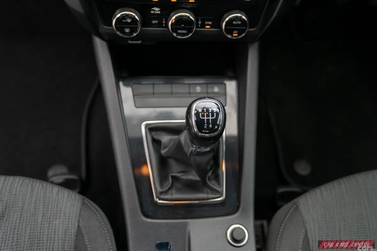 Skoda Octavia Saloon, Diesel, 2019, Grey