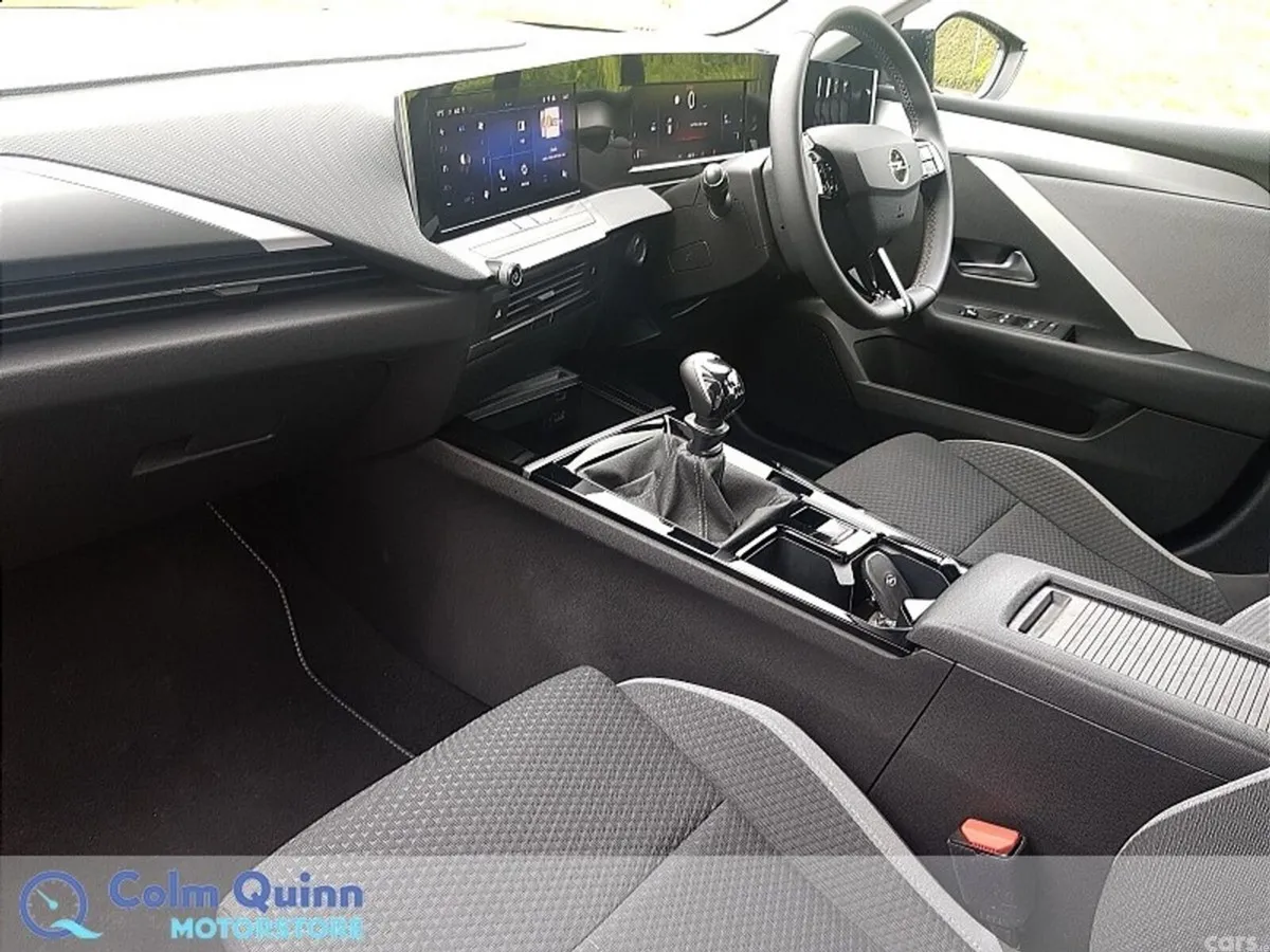 Opel Astra Hatchback, Petrol, 2023, Black
