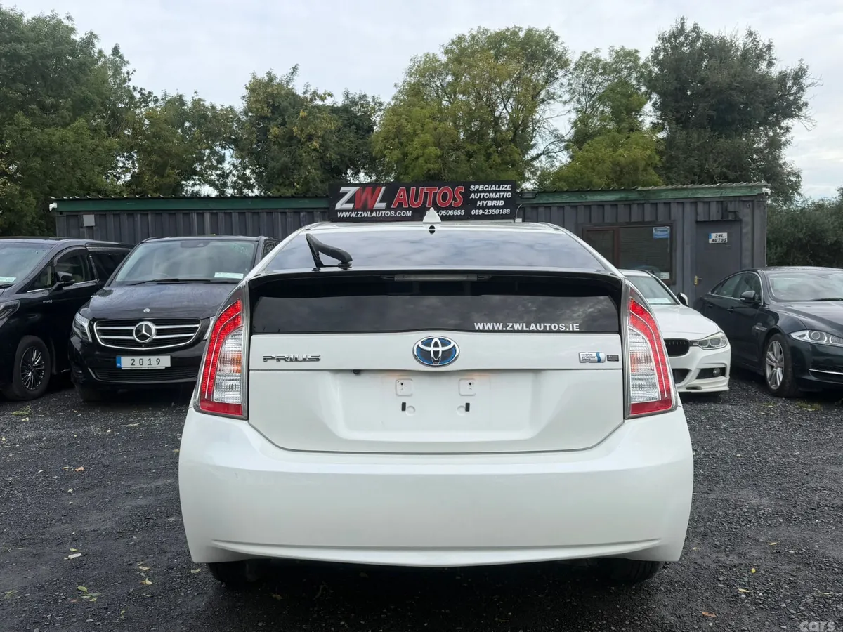 Toyota Prius Hatchback, Petrol Hybrid, 2012, White