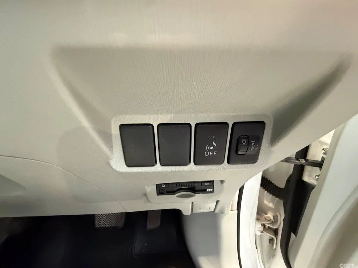 Toyota Prius MPV, Petrol Hybrid, 2015, White