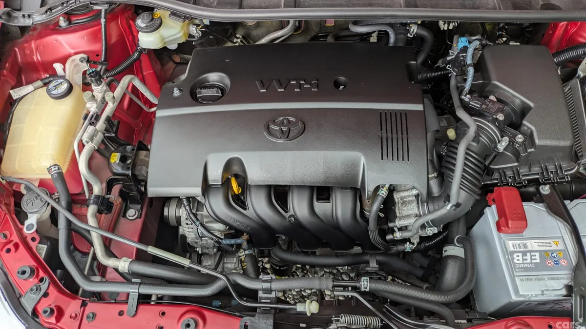 Toyota Auris Hatchback, Petrol, 2017, Red
