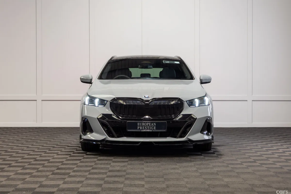 BMW 5-Series Estate, Petrol Plug-in Hybrid, 2025, Grey