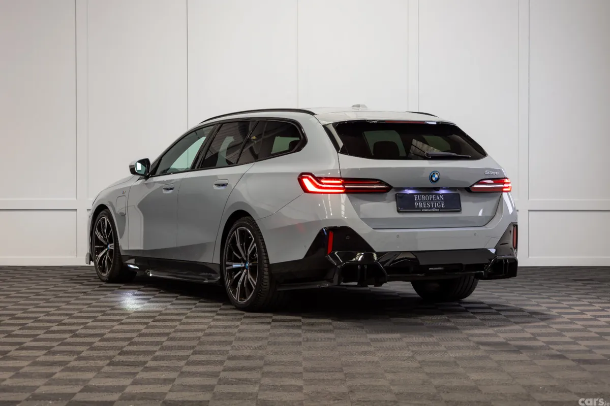 BMW 5-Series Estate, Petrol Plug-in Hybrid, 2025, Grey