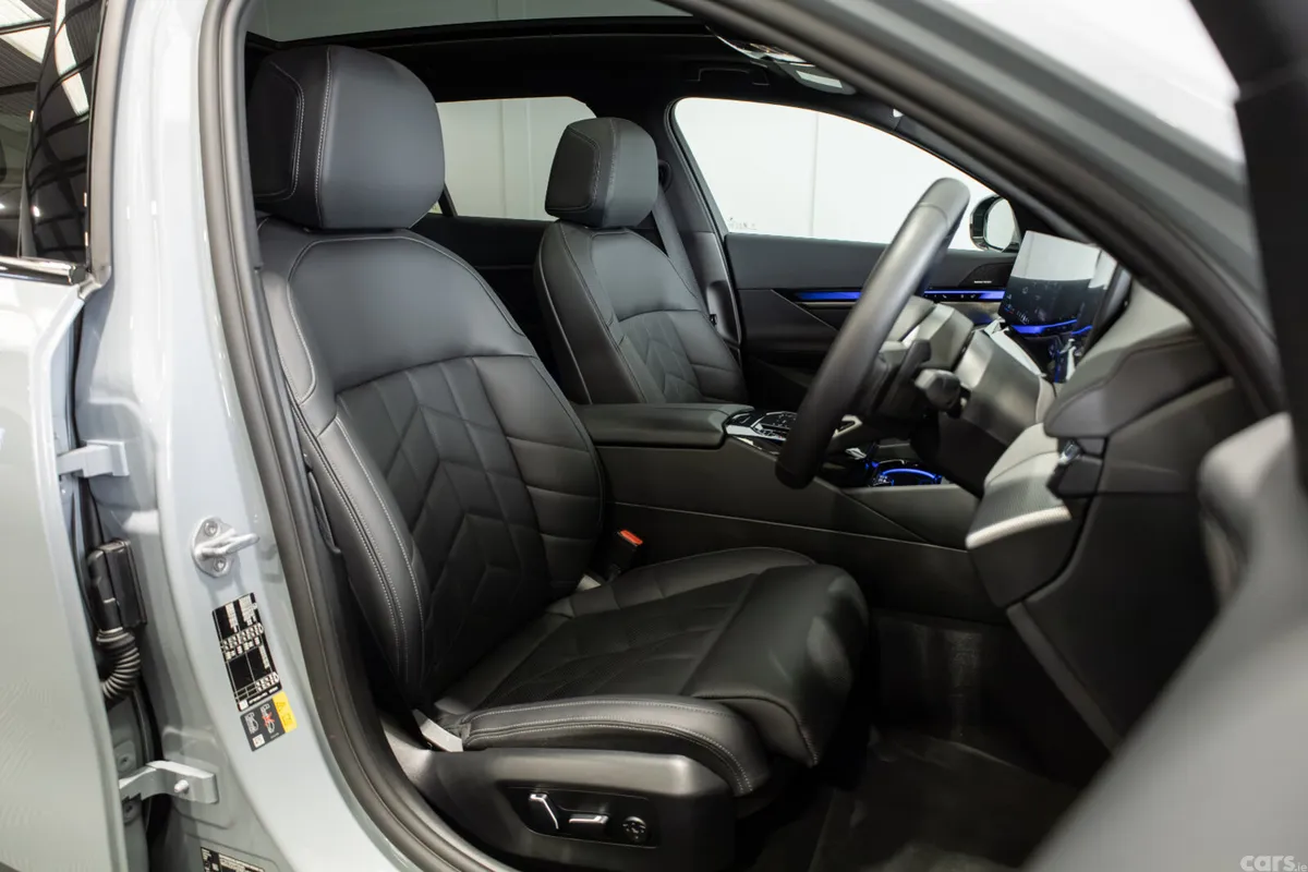 BMW 5-Series Estate, Petrol Plug-in Hybrid, 2025, Grey