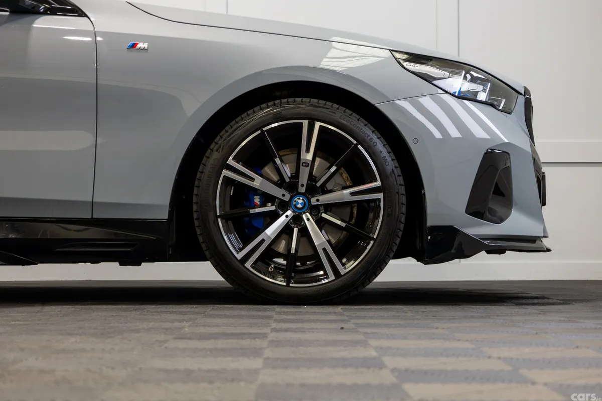 BMW 5-Series Estate, Petrol Plug-in Hybrid, 2025, Grey